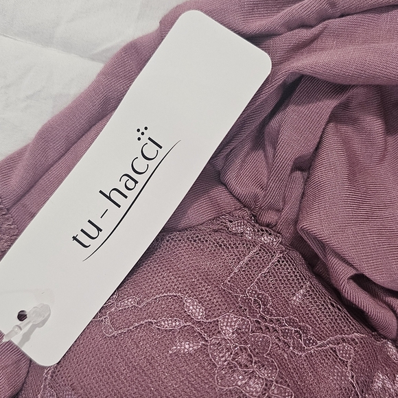 Tu Hacci Japan Rakusia Sleep Top with Built in Padded Bra - Picture 7 of 8